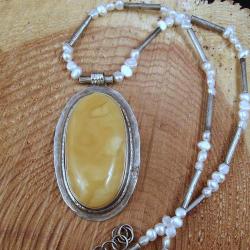 srebrny naszyjnik z bursztynem na perłach - Naszyjniki - Biżuteria