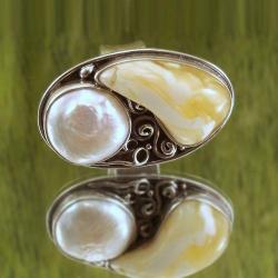 srebrny pierścionek,kompozycja bursztyn i perła - Pierścionki - Biżuteria