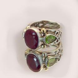 pierścionek z rubinem oliwinami i złotem - Pierścionki - Biżuteria