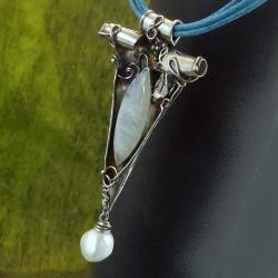 srebrny wisior z kamieniem księzycowym i perłą - Wisiory - Biżuteria