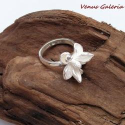 srebro,pierścionek,biały,magnolia - Pierścionki - Biżuteria