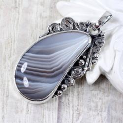 Srebrny wisiorek z agatem - Wisiory - Biżuteria