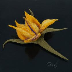broszka kwiatowa filcowana irys - Broszki - Biżuteria