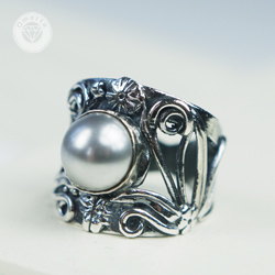omerta,pierścień,łąka,perła stalowa - Pierścionki - Biżuteria