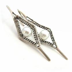 srebne,drobne kolczyki z bialą perłą - Kolczyki - Biżuteria