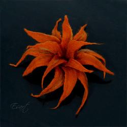 lilja,kwiatowa broszka z wełny - Broszki - Biżuteria