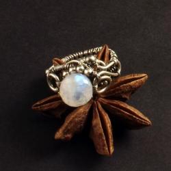 elegancki pierścionek z kamieniem księżycowym - Pierścionki - Biżuteria