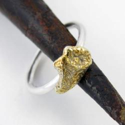 pierścionek,surowa bryłka srebra,złocony - Pierścionki - Biżuteria
