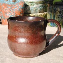 brązowy ceramiczny kubek - Ceramika i szkło - Wyposażenie wnętrz