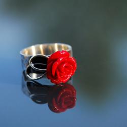 pierścione z różyczką,romantyczny,rękodzieło - Pierścionki - Biżuteria
