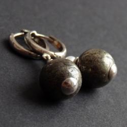 klasyczne kolczyki z pirytem i perłami - Kolczyki - Biżuteria