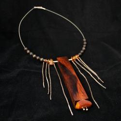 naszyjnik z drewnem i bursztynem,linki stalowe - Naszyjniki - Biżuteria