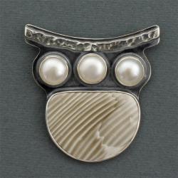 srebrny wisior,krzemień pasiasty,perły,srebro - Broszki - Biżuteria