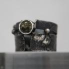 Pierścionki surowy,oksydowany pierścionek ze srebra z pirytem