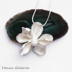 srebro,biały,kwiat,magnoli,wisiorek - Wisiory - Biżuteria