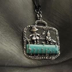 Baśniowy wisior Muminki Włóczykij i Mała Mi – unikatowe rękodzieło artystyczne